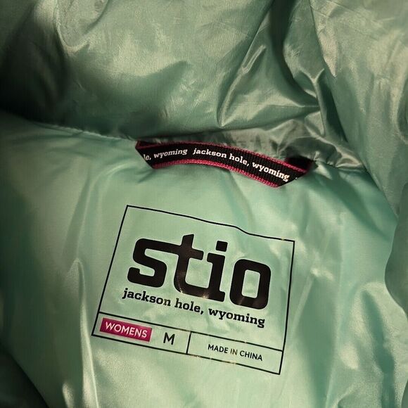 STIO Women's Puffer Jacket - Picture 4 of 13